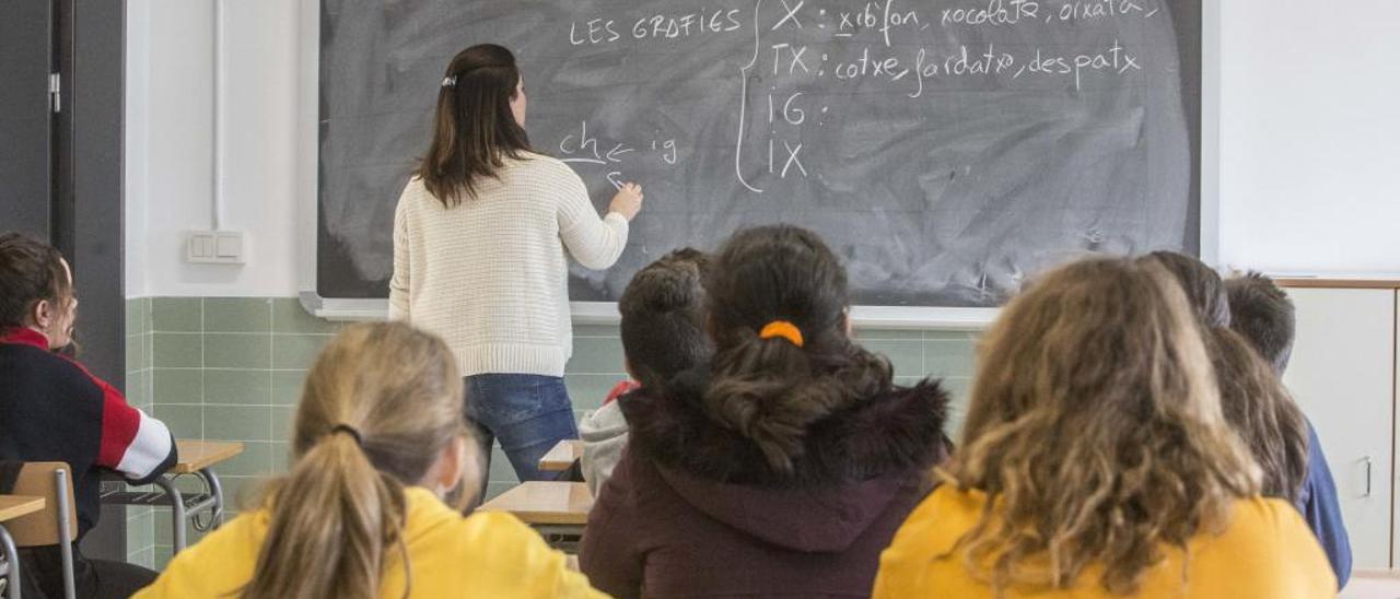 Clases en un instituto de Alicante, en una imagen de archivo. PILAR CORTÉS