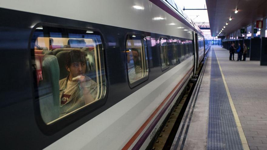 Los usuarios del tren Zamora-Madrid estallan ante la venta de billetes a cien euros en agosto