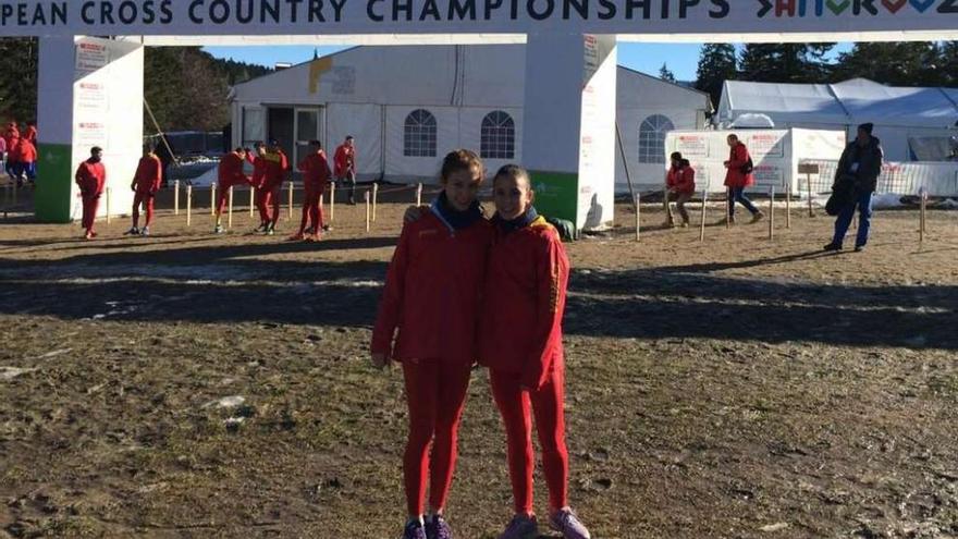 Carmela Cardama y Uxía Pérez, ayer en Samokov.