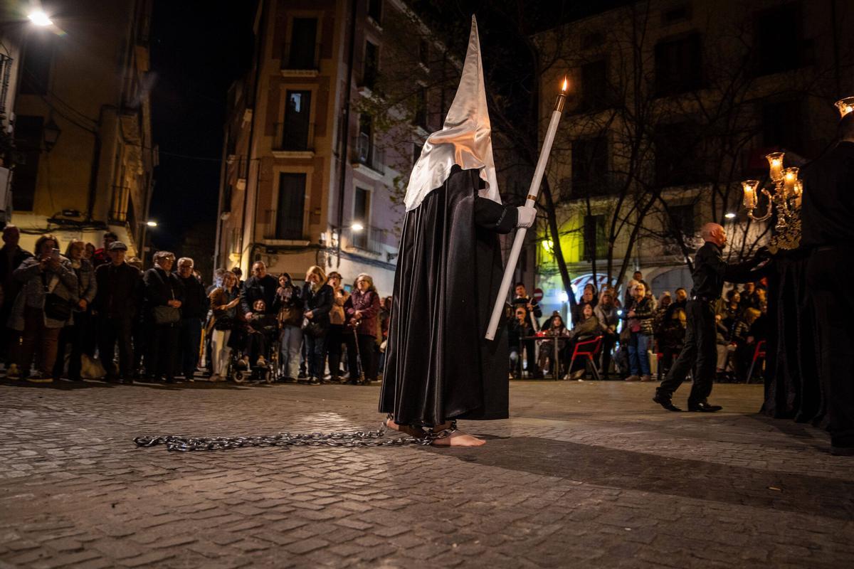 L’expectació per la Processó del Divendres Sant desborda el carrer
