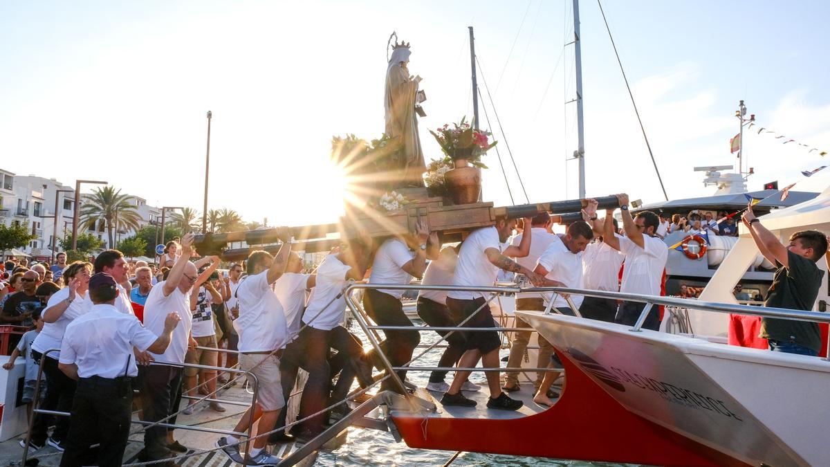 Vila Vuelve A Celebrar La Procesión De La Virgen Del Carmen