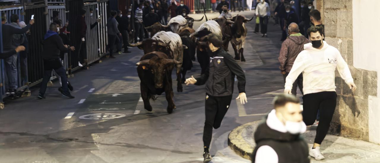 Primer encierro de la Fira d'Onda, con toros de corro de Germán Vidal