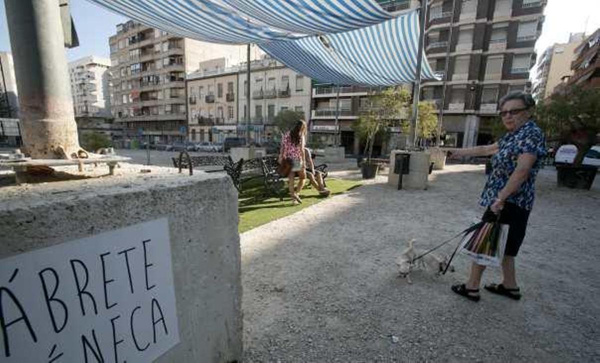 La plaza ha sido habilitada provisionalmente por los jóvenes de «Ábrete Séneca».