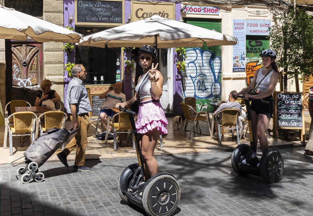 Turistas por el centro de València, este mes de mayo.