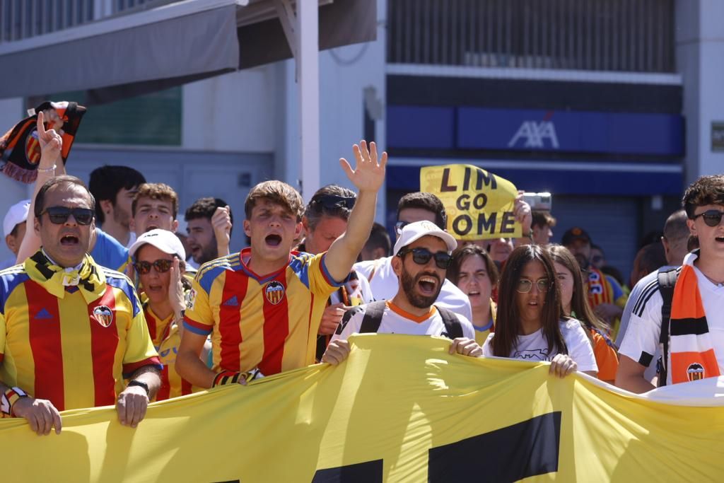 La afición del Valencia CF ante el Elche