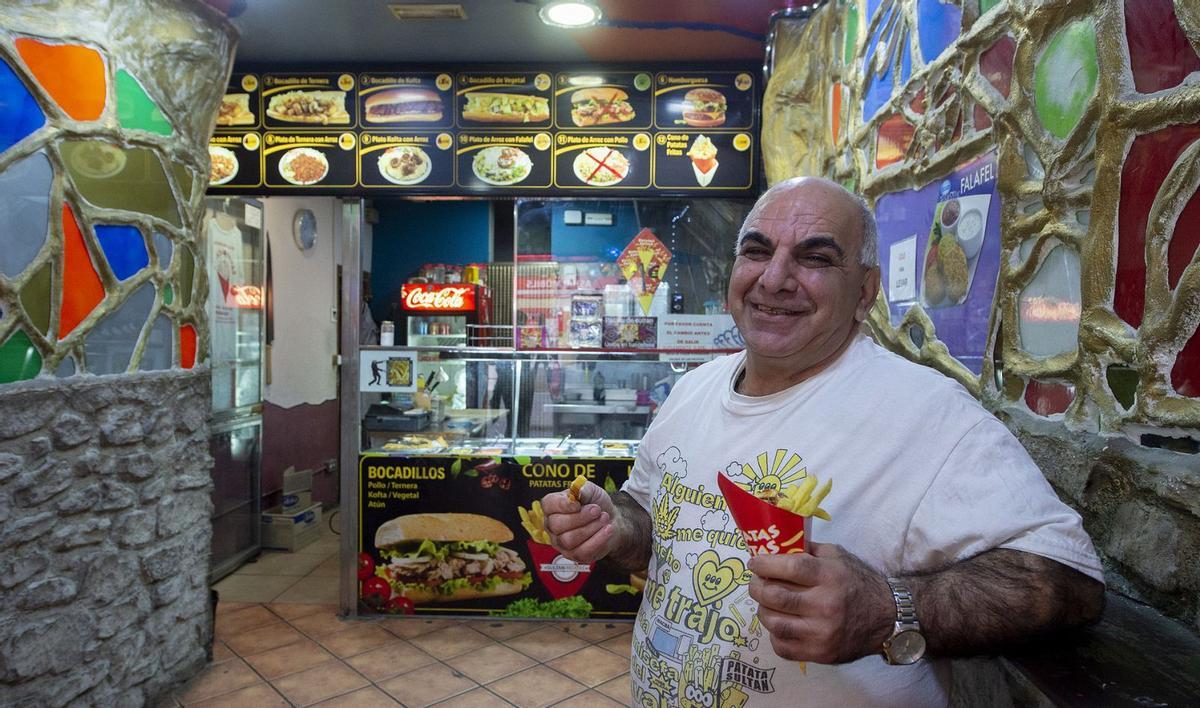 Les patates més barates i icòniquesde Barcelona: el con d’1 euro del Sultán