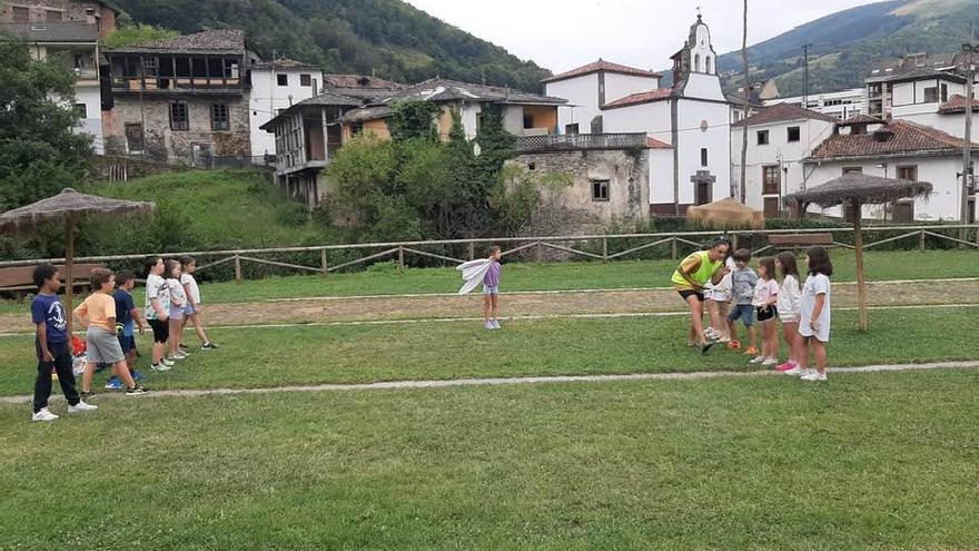 Cangas del Narcea estrena un nuevo campamento de verano infantil: &quot;Semillas aventureras&quot;