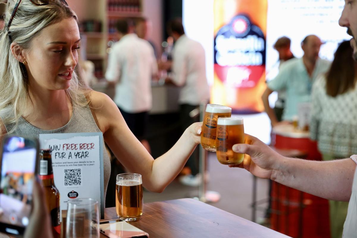 Estrella Galicia lanza en Londres una campaña para dar a conocer sus cervezas y su servicio perfecto de tiraje en Reino Unido.
