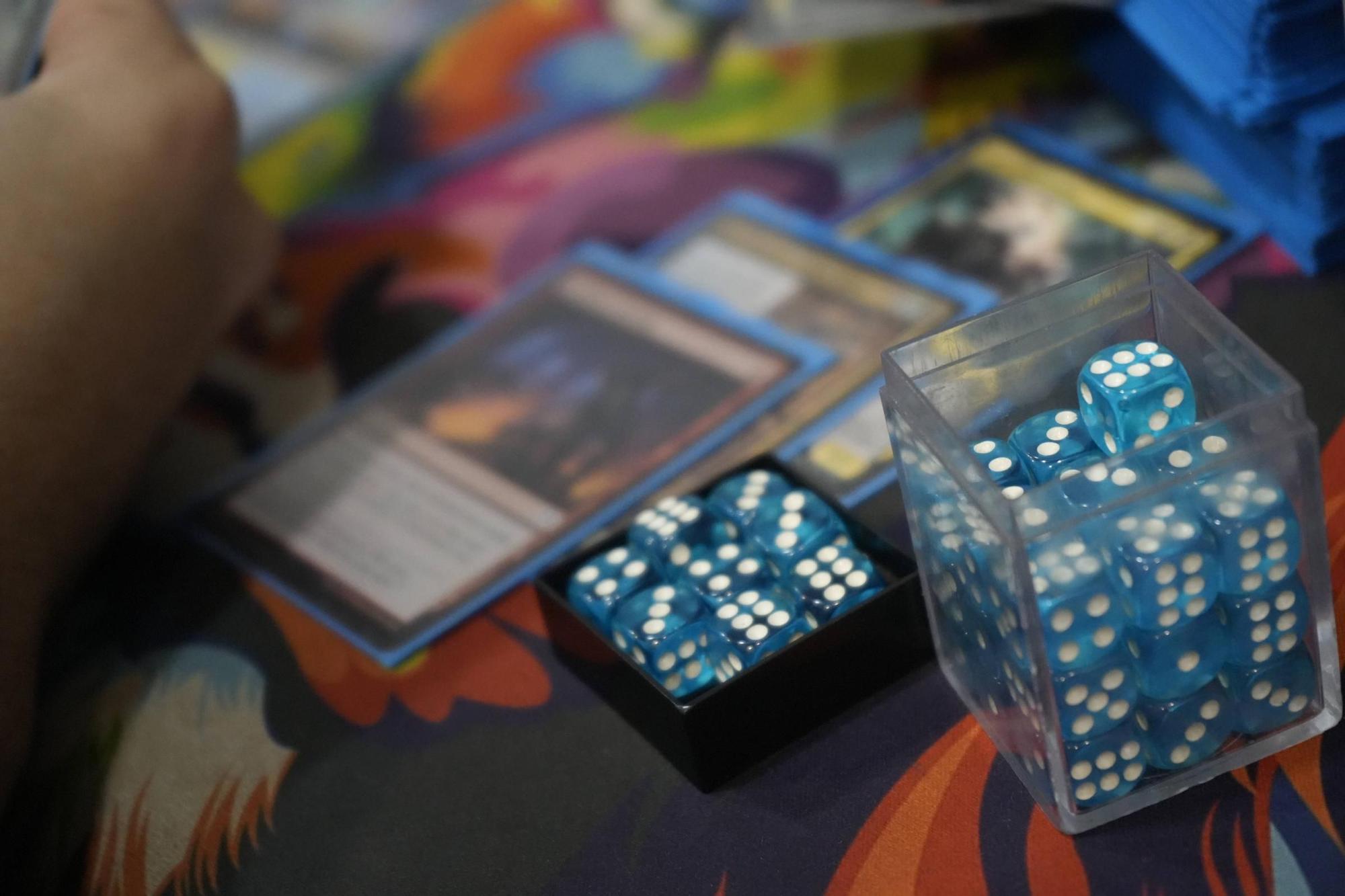 Grupo de juego de cartas Commander casual Magic the Gathering en Zamora