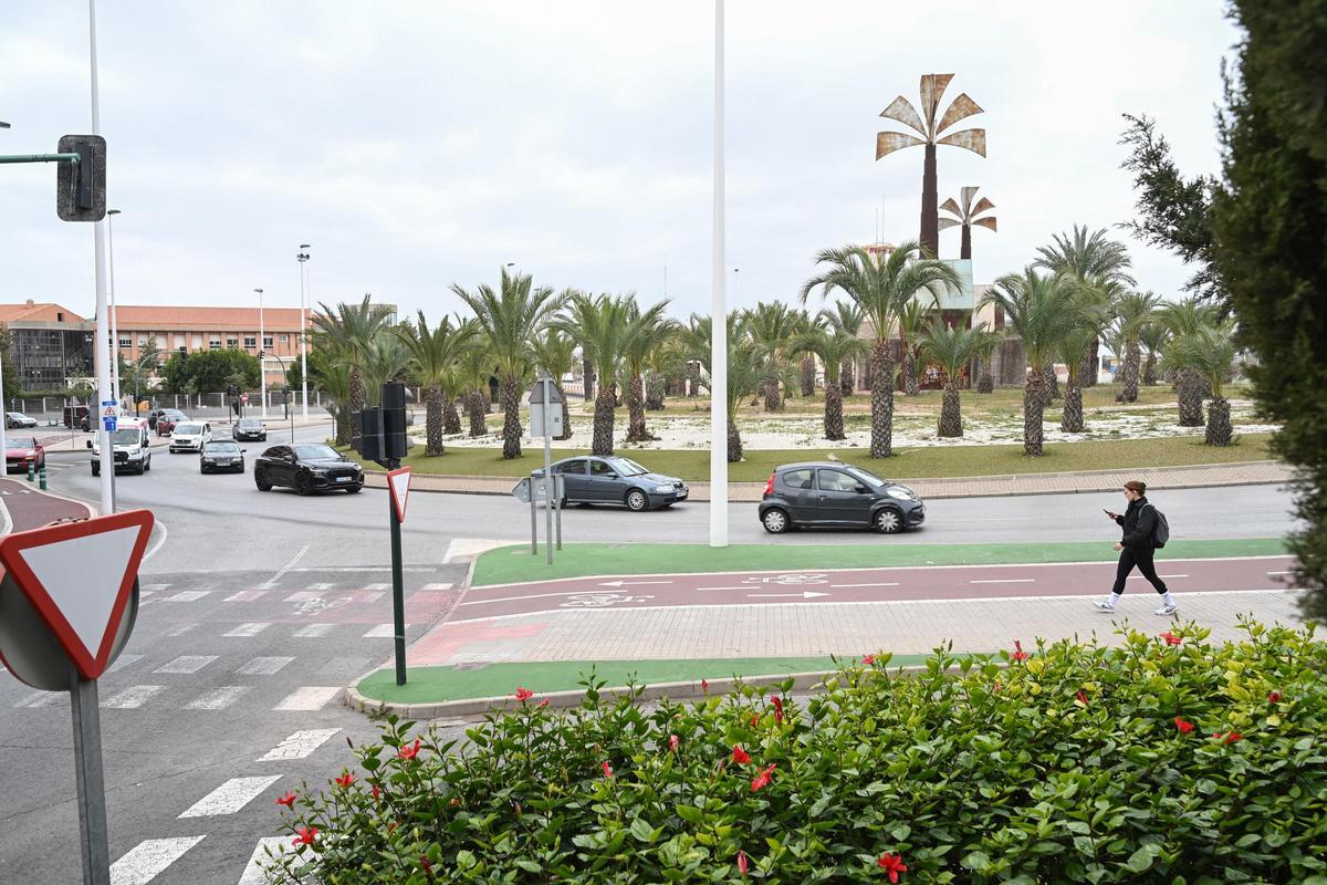 Tráfico en la rotonda de L'Aljub