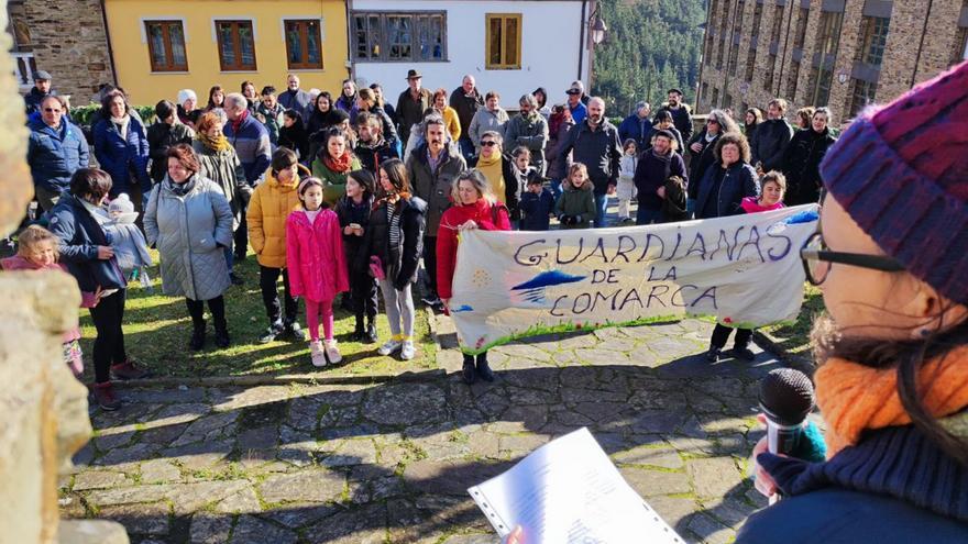 &quot;Nuestro futuro está en riesgo&quot;, claman en Taramundi y Luarca contra el plan eólico