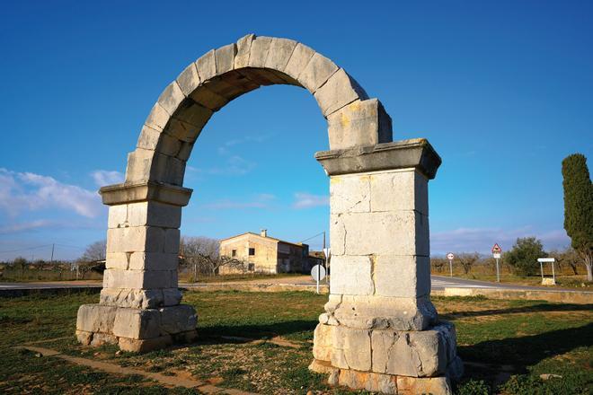 Arco romano en la Via Augusta en Catellón