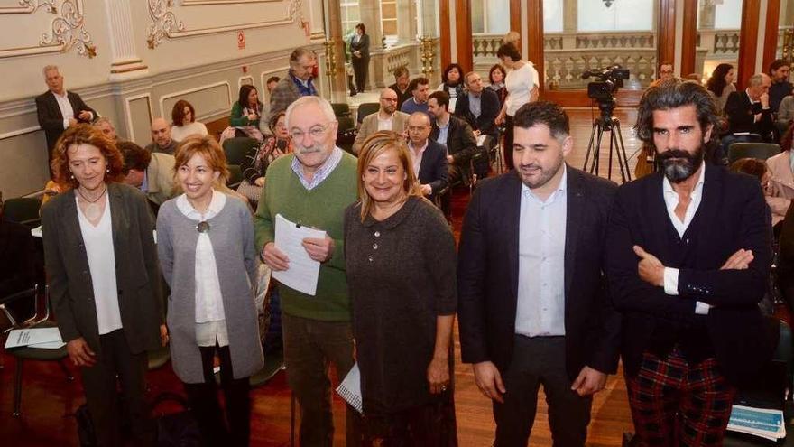 Raquel Navas e Isabel Alonso, de la DGT, junto a Mosquera, Silva y Uxío Benítez en estas jornadas. // R. V.