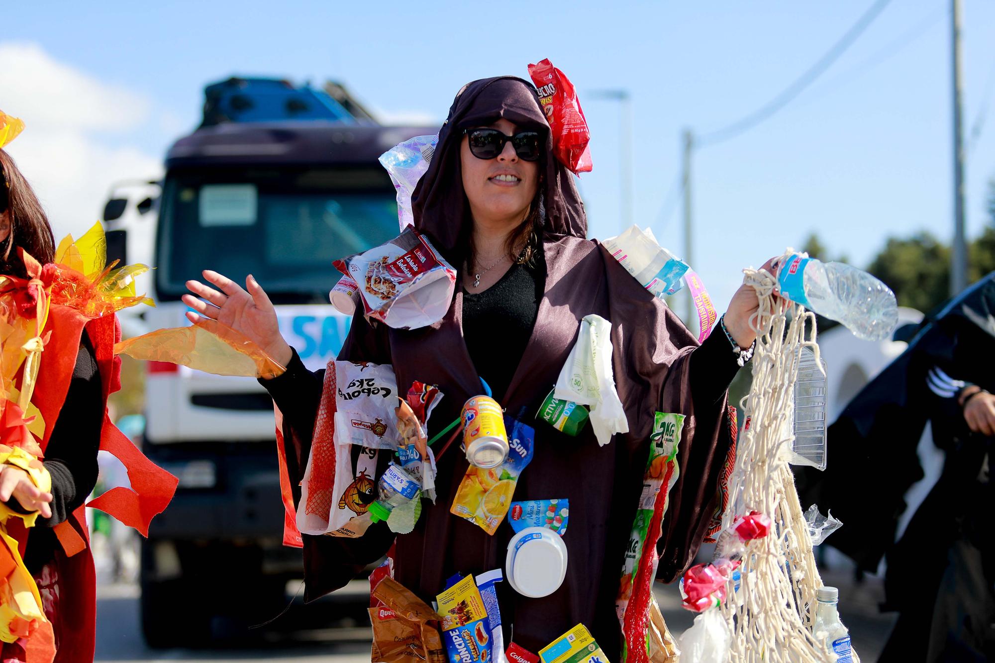 Mira aquí todas las imágenes de la rúa de carnaval de Sant Josep 2023