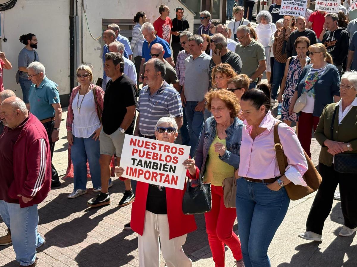 Así fue la manifestación en Cangas del Narcea para exigir unas carreteras dignas