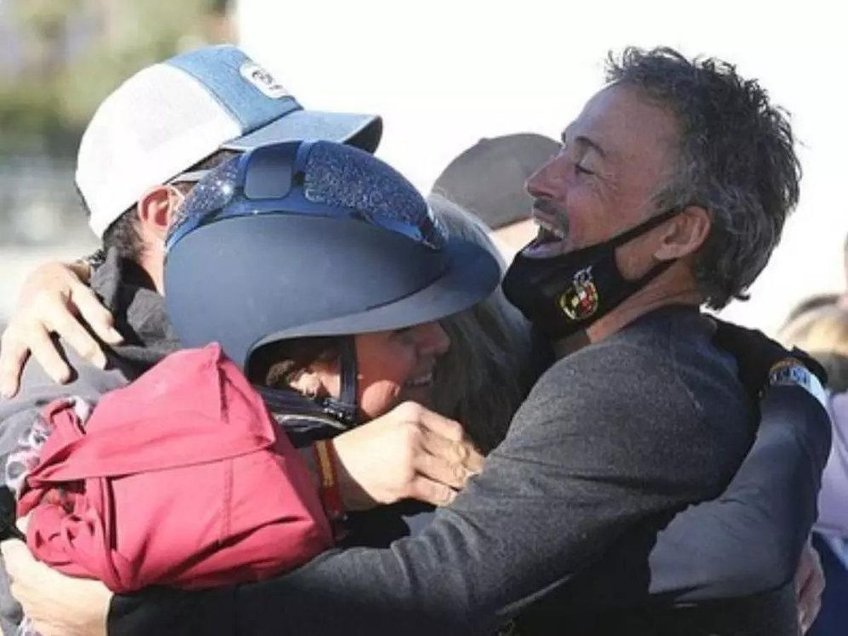 Sira Martínez celebra un triunfo con su familia.