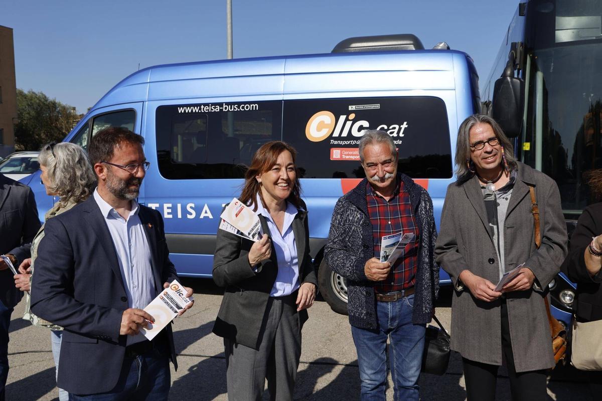 La consellera Paneque presenta la nova oferta de la linia d'autobus entre Girona, Sant Gregori i la Vall de Llemena.