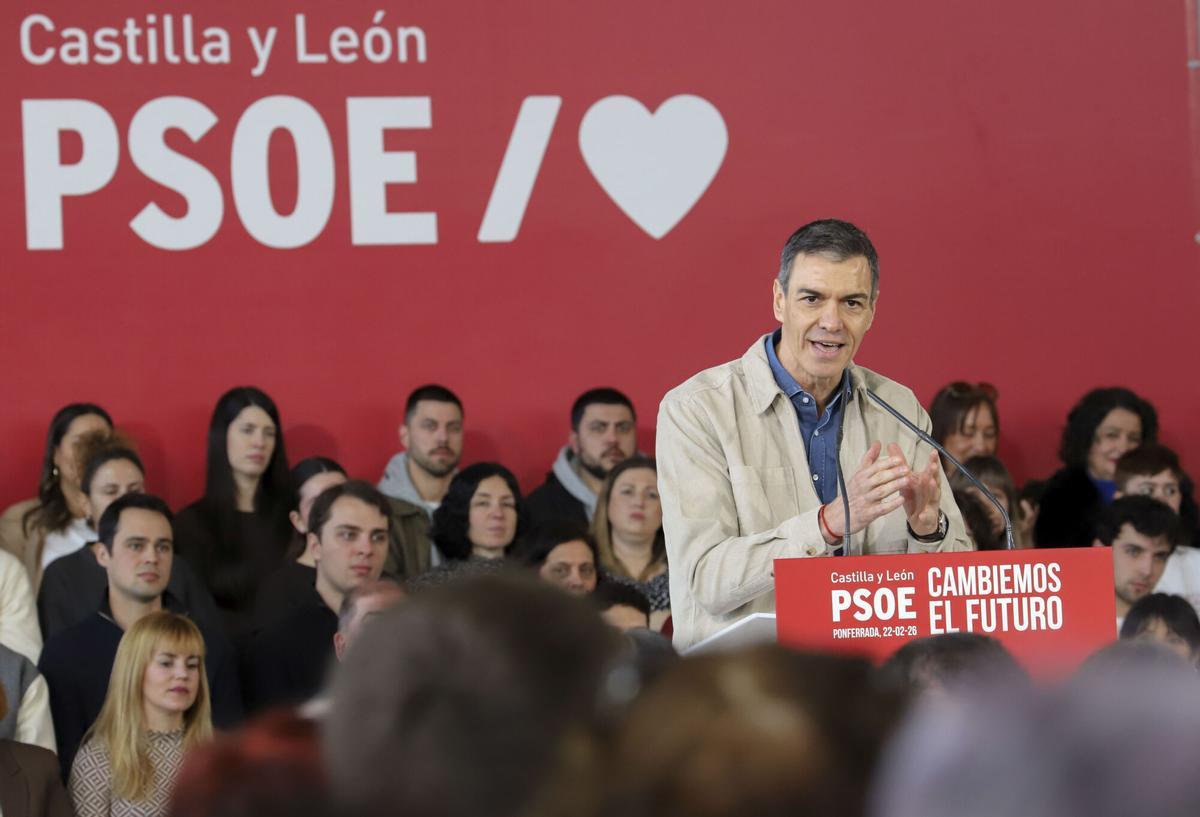 El líder del PSOE y jefe del Ejecutivo, Pedro Sánchez, en un acto de precampaña en Ponferrada, León.