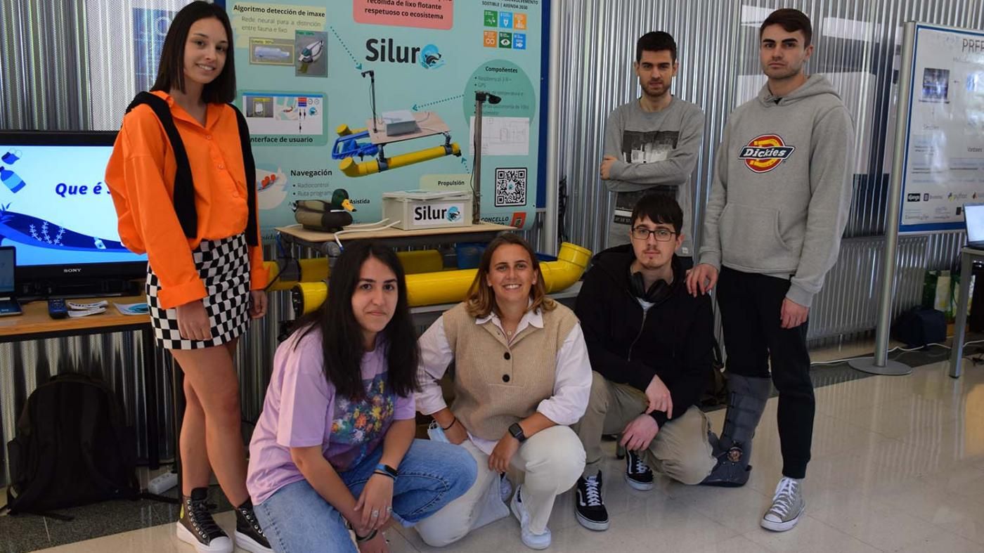 El equipo de estudiantes que diseñó y fabricó el Siluro.