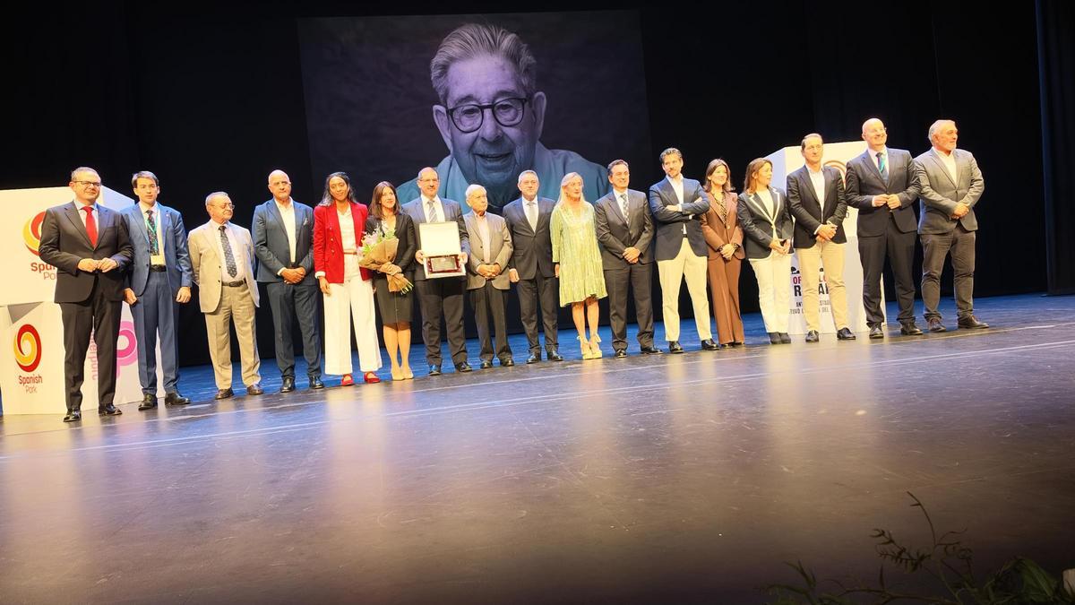 Foto de familia tras la celebración del II Foro Porcino Interporc Murcia
