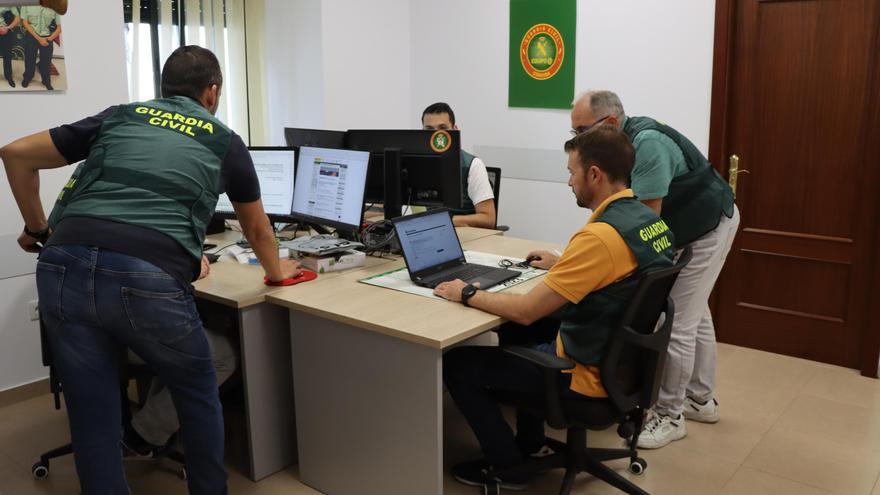 La Guardia Civil de Córdoba desarticula un grupo criminal dedicado a estafas bancarias por teléfono