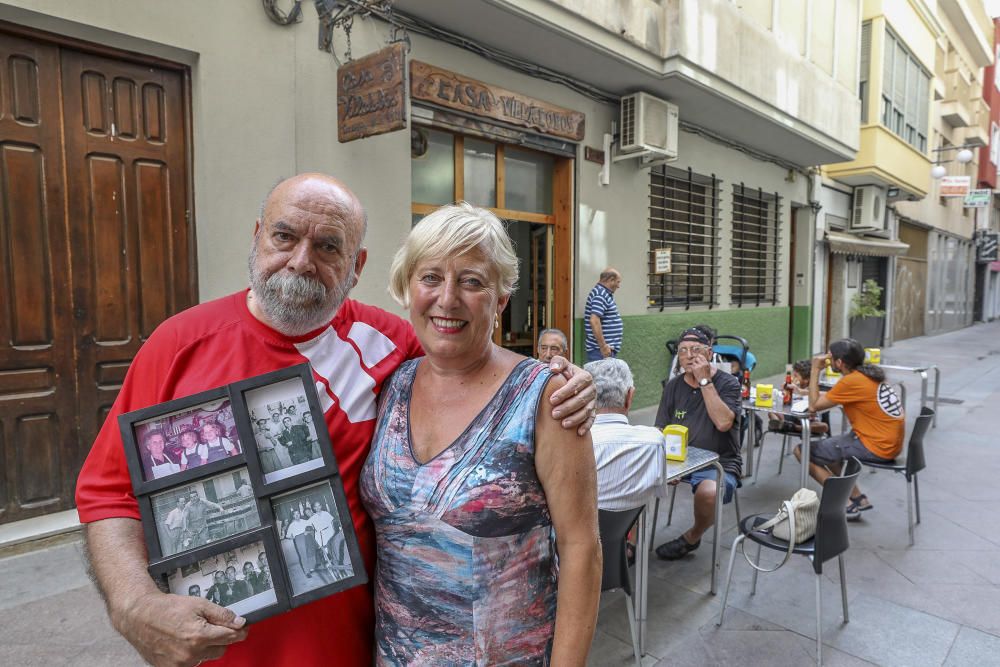 Cierra el Villalobos, mítico bar de Elche