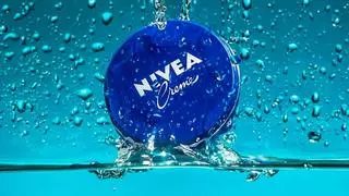 La cuchara rejuvenecedora con Nivea: quita años al rostro y mejora la circulación sanguínea