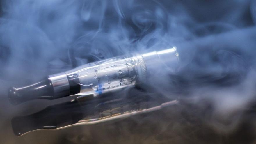 Las sociedades médicas alertan sobre los peligros de los cigarrillos electrónicos en adolescentes