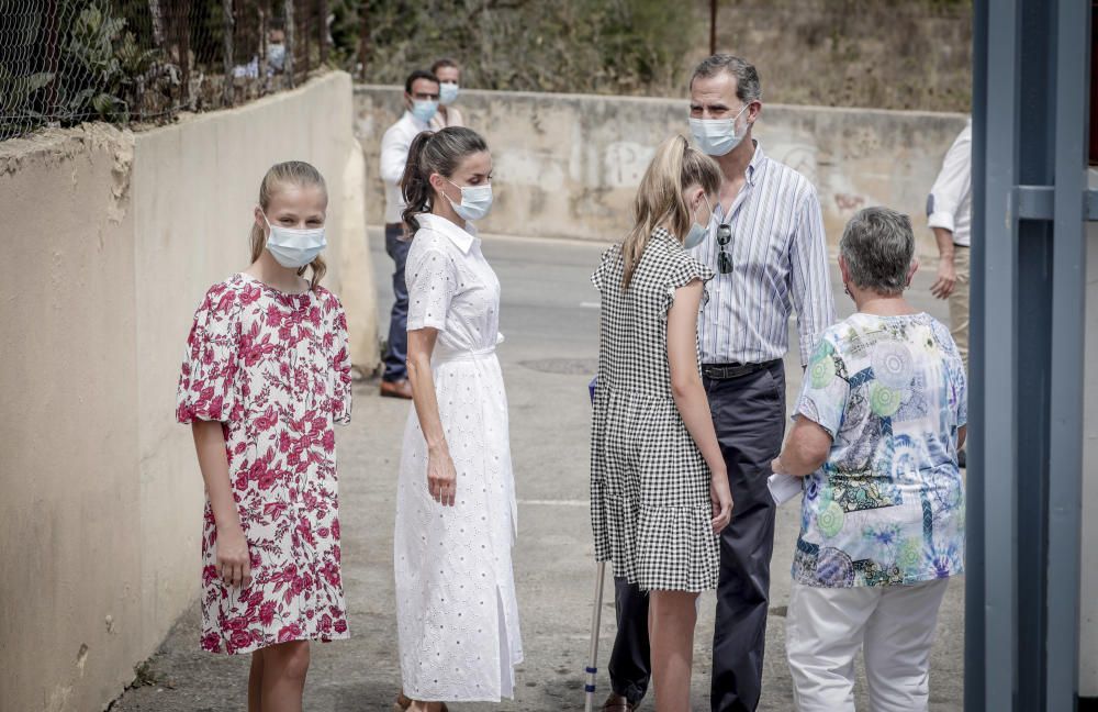 Los looks de la reina Letizia y sus hijas, la infanta Sofía y la princesa Leonor