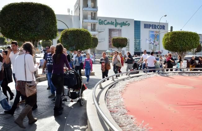 04/01/17 LAS PALMAS DE GRAN CANARIA. Ambiente de compras navideñas y de Reyes en la zona comercial de Siete Palmas. Fotografa: YAIZA SOCORRO.