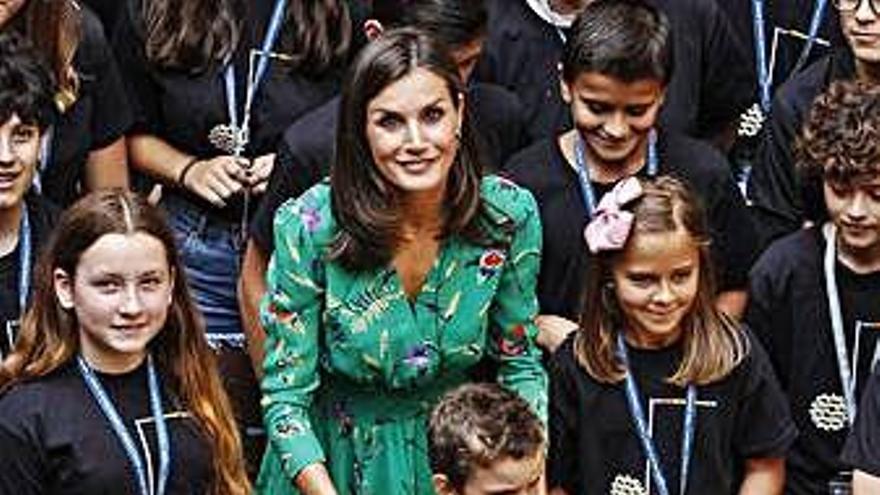 La Reina, con los niños.