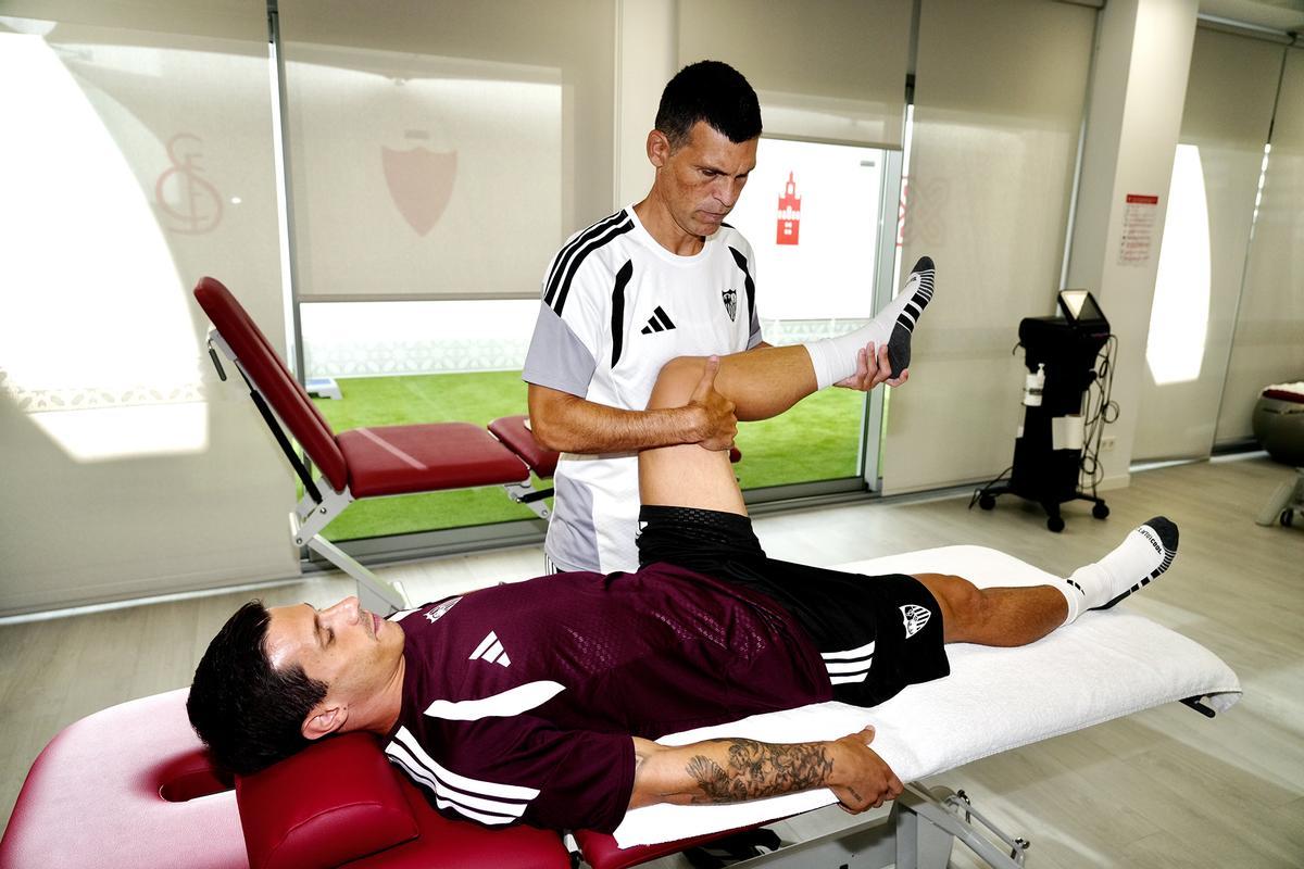 Reconocimiento médico de los jugadores del Sevilla FC.