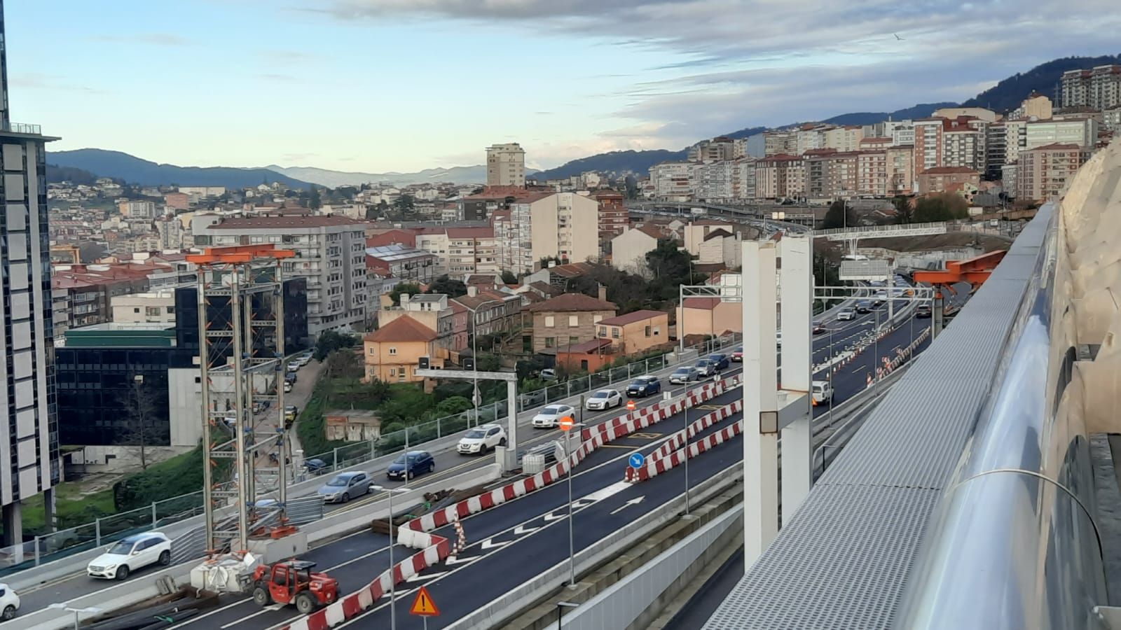 Embudo kilométrico para entrar en Vigo