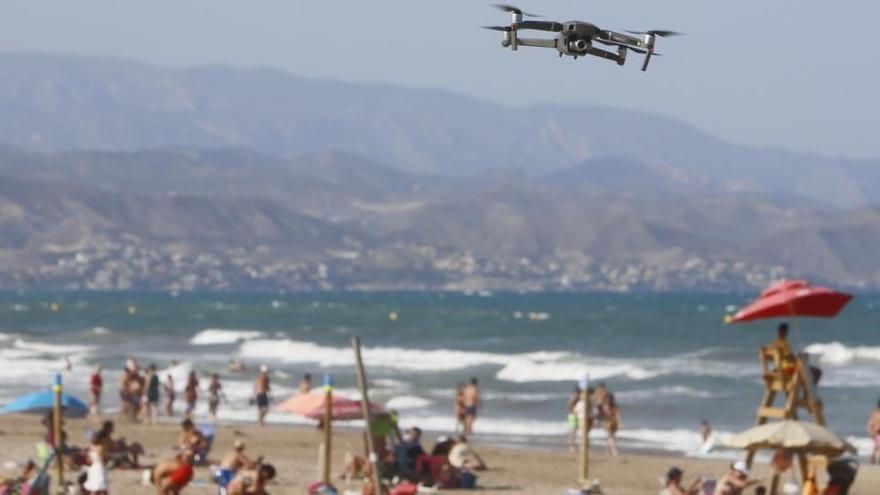 Uno de los drones que vigilará las playas