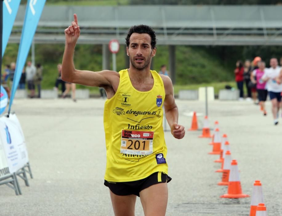 Los atletas alcanzan la excelencia en la carrera celebrada este sábado en el Cuvi.