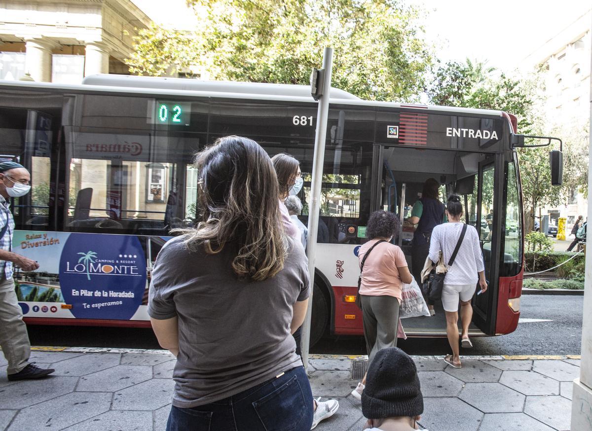 El sector del transporte cifra en 6.000 la falta de conductores en toda España, siendo la provincia de Alicante una de las que tienen mayor demanda.