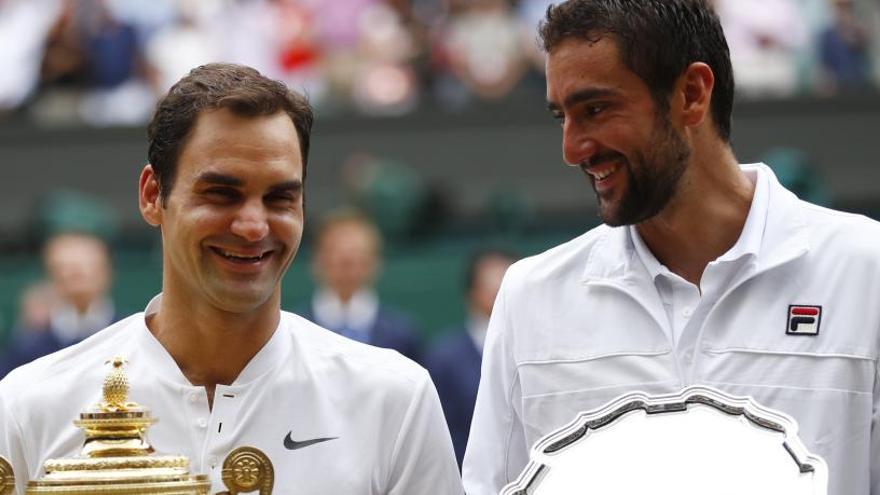 Federer y Cilic tras la final de Wimbledon.