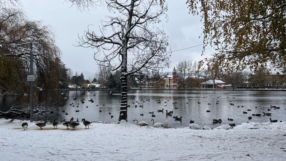 El temporal passa de matinada per la Cerdanya i deixa la primera enfarinada a la vall