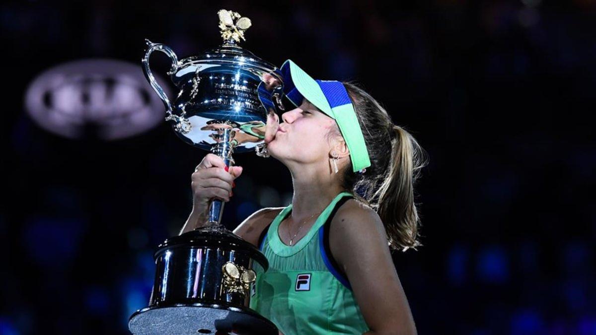 Kenin besa un trofeo que soñaba con ganar