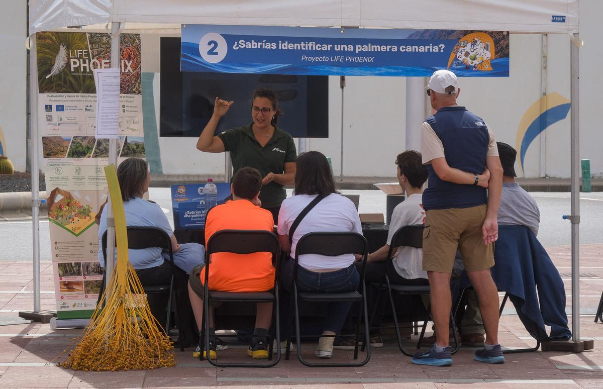 La ULPGC convierte el entorno del Poema del Mar en una gran feria científica al aire libre