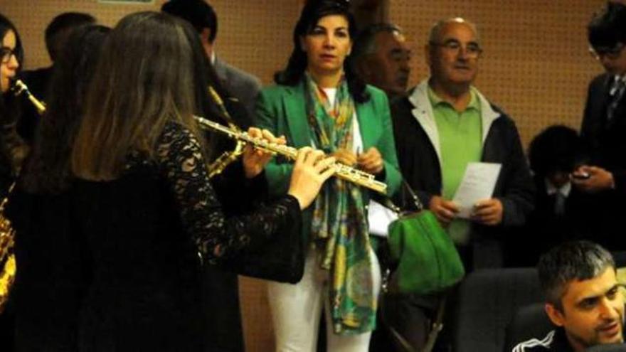 El acto central de Cambados ayer fue el concierto de la banda de Castrelo. // Iñaki Abella