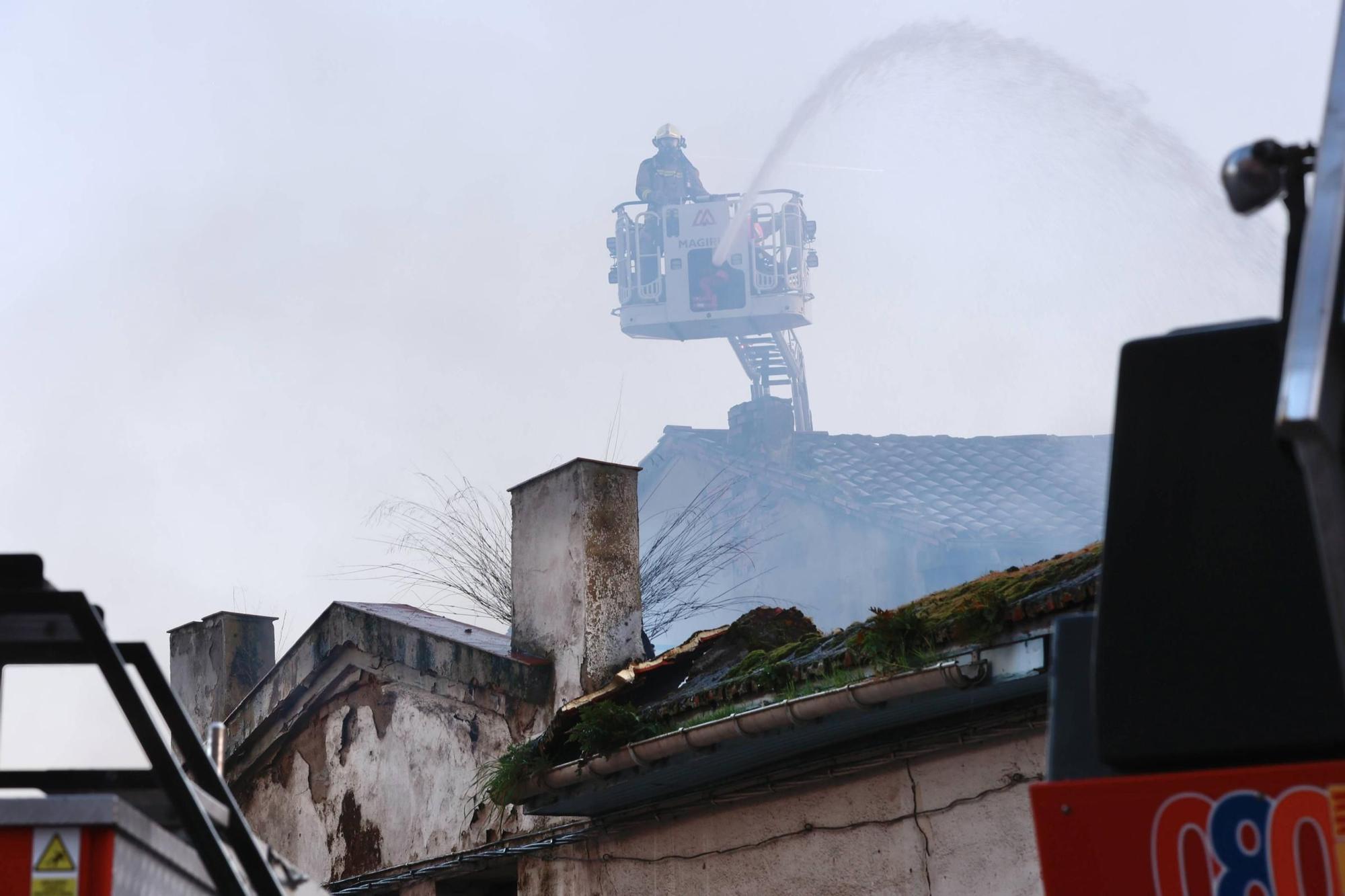 Incendio en Almacenes Industriales de Oviedo