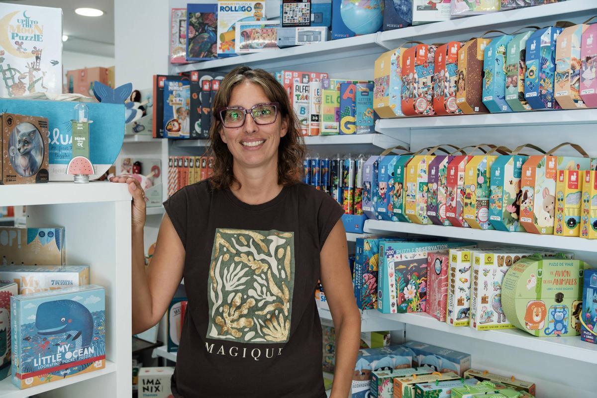 Sandra Muñiz en su tienda Barco de Papel.