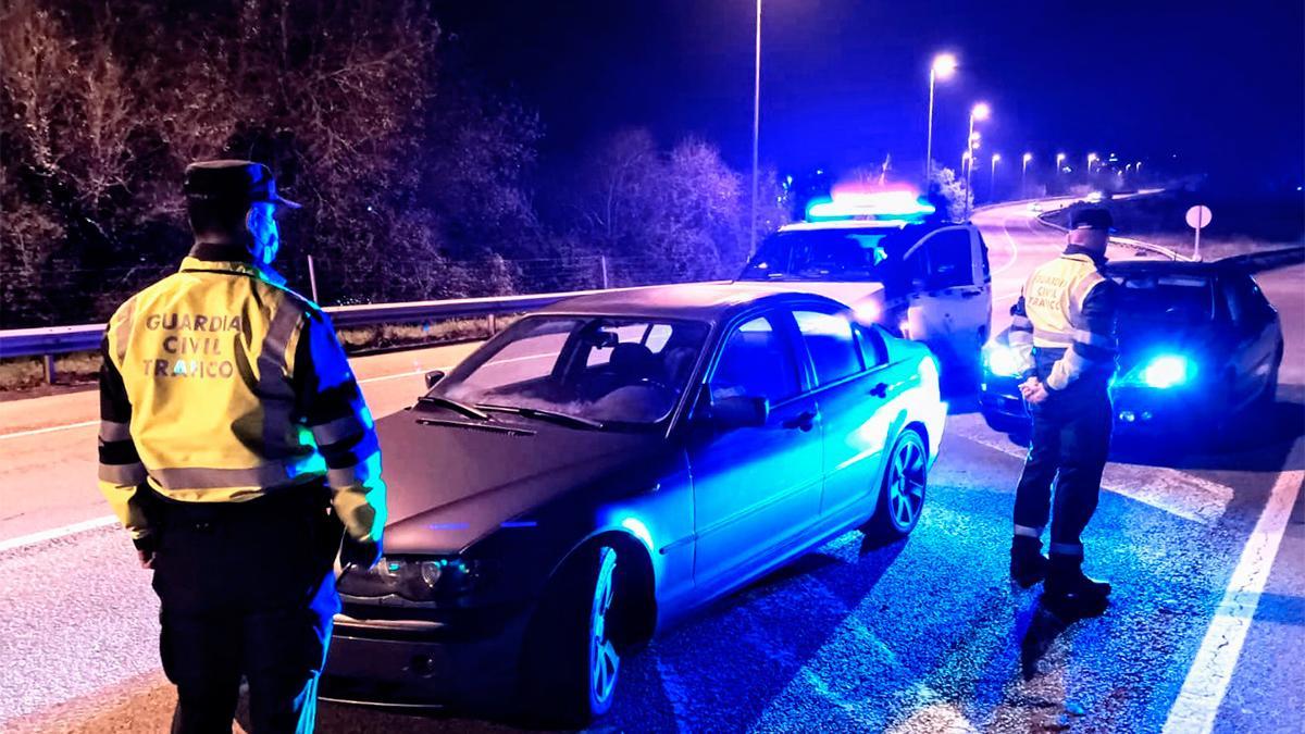 Vehículo interceptado circulando a más de 200 kilómetros por hora.