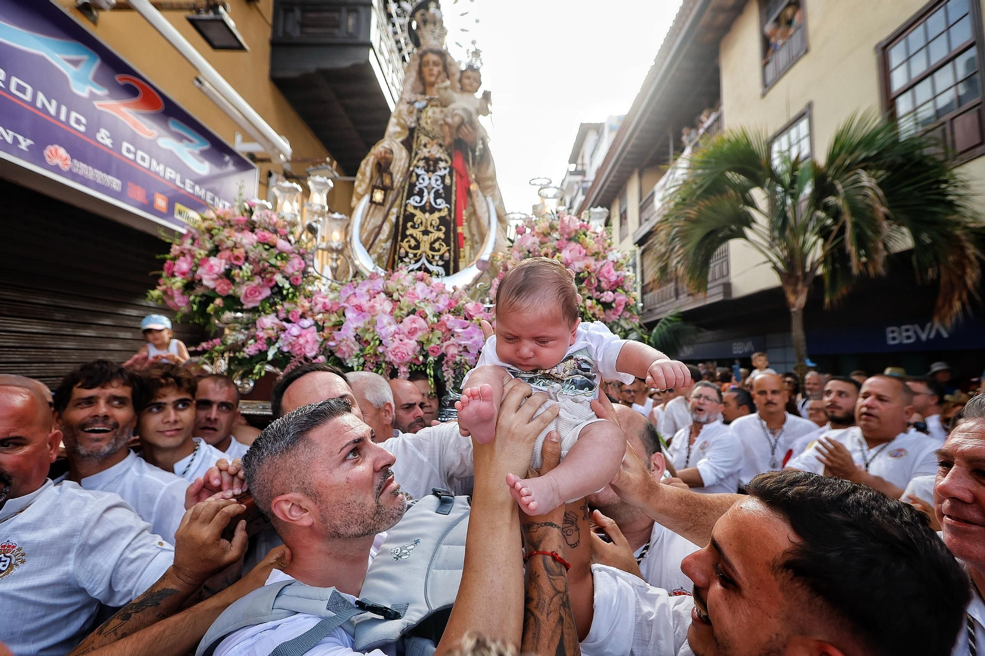 Embarcación de la Virgen del Carmen en el Puerto de la Cruz.
