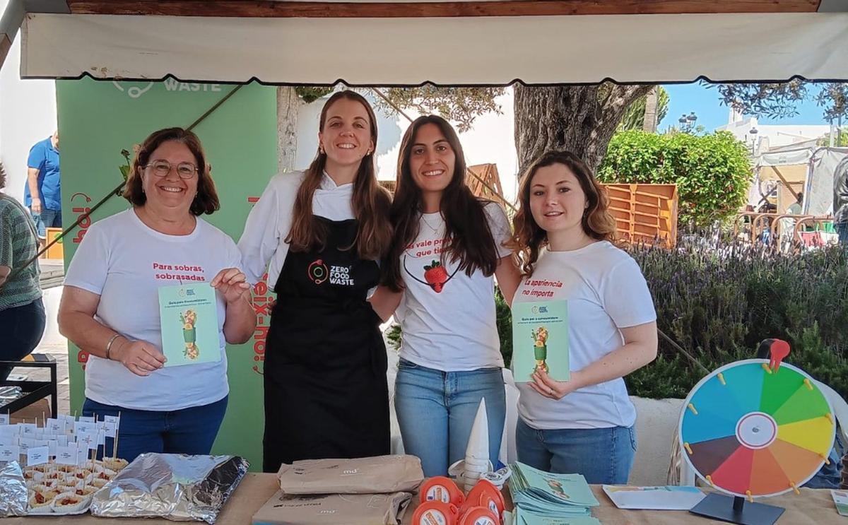 Zero Food Waste  organizó un taller en la Fira de sa Patata Eivissenca, organizada por el Ayuntamiento de Sant Josep y el Consell d’Eivissa. | FOTOS: HERBUSA