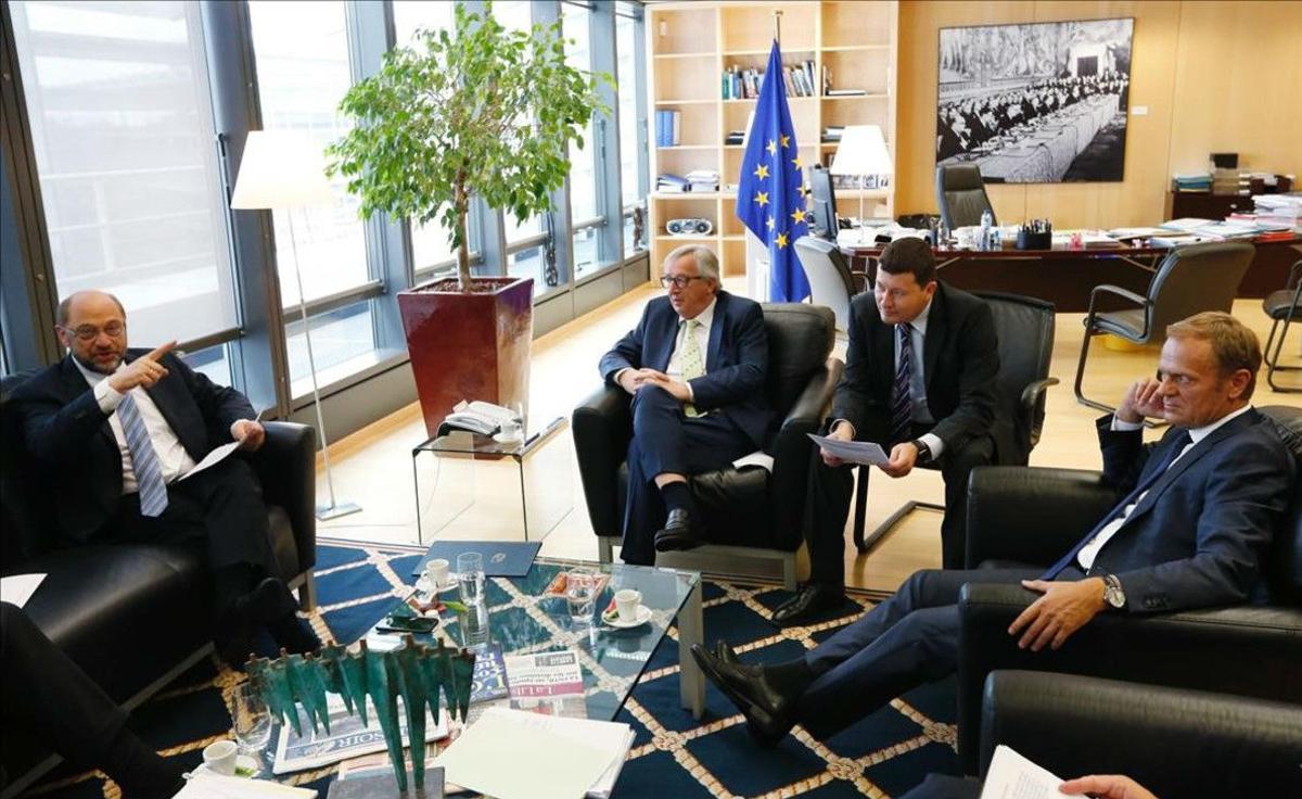 El líder del Parlamento Europeo, Martin Schulz, el presidente de la Comisión Europea, Jean-Claude Juncker, el jefe del Gabinete de Juncker, Martin Selmayr y el presidente del Consejo Europeo, Donald Tusk en la sede de la UE en Bruselas.