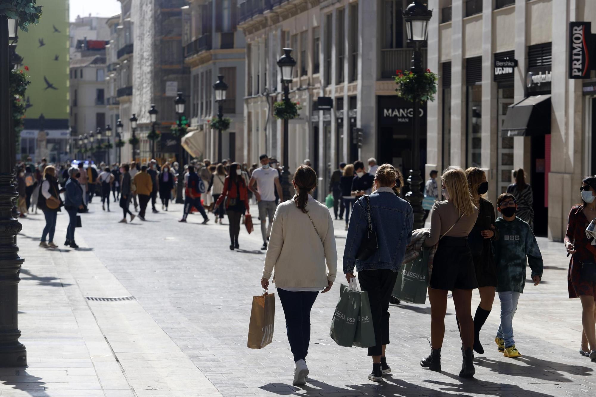 Vuelve la actividad comercial a Málaga capital