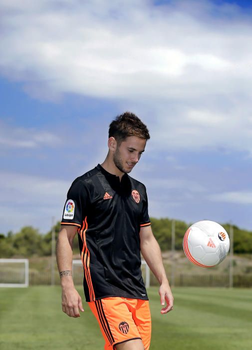 Medrán en su presentación con el Valencia