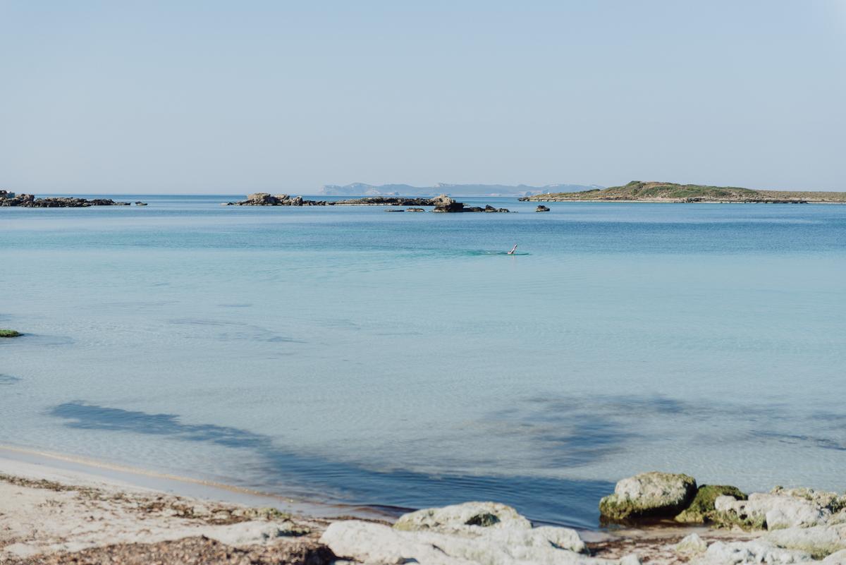 Vistas a una de las playas de agua turquesa del Sur de Mallorca. 